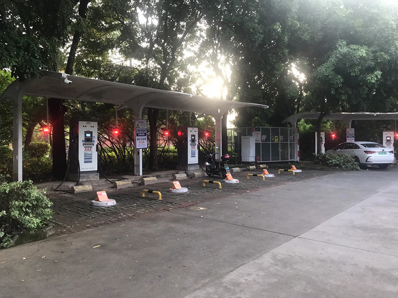 東莞體育公園新能源充電站防燃油車(chē)占用控制應(yīng)用案例