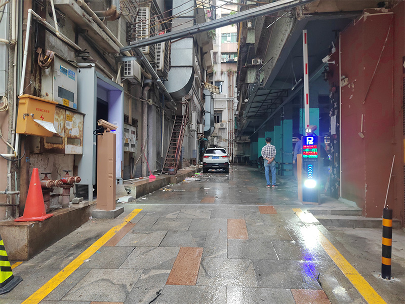 廣州市番禺區(qū)市橋大北路先鋒二巷2進2出智能停車系統(tǒng)